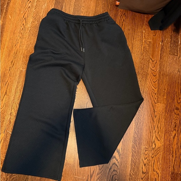 BITEM Black Textured Pullover TWO Piece Set - Picture 2 of 6